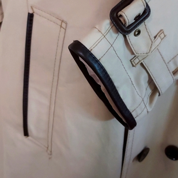 Men's Burberry Trench Coat - Picture 7 of 16